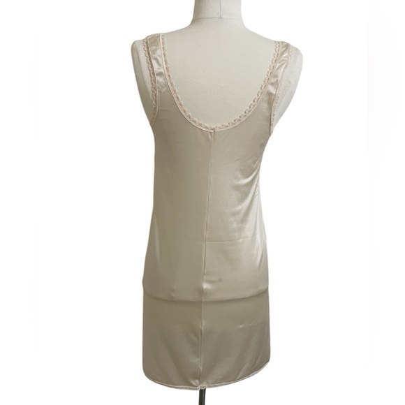 VINTAGE Cabernet Womens Cream V-Neck Princess Line Full Slip Size 34 - Picture 3 of 8